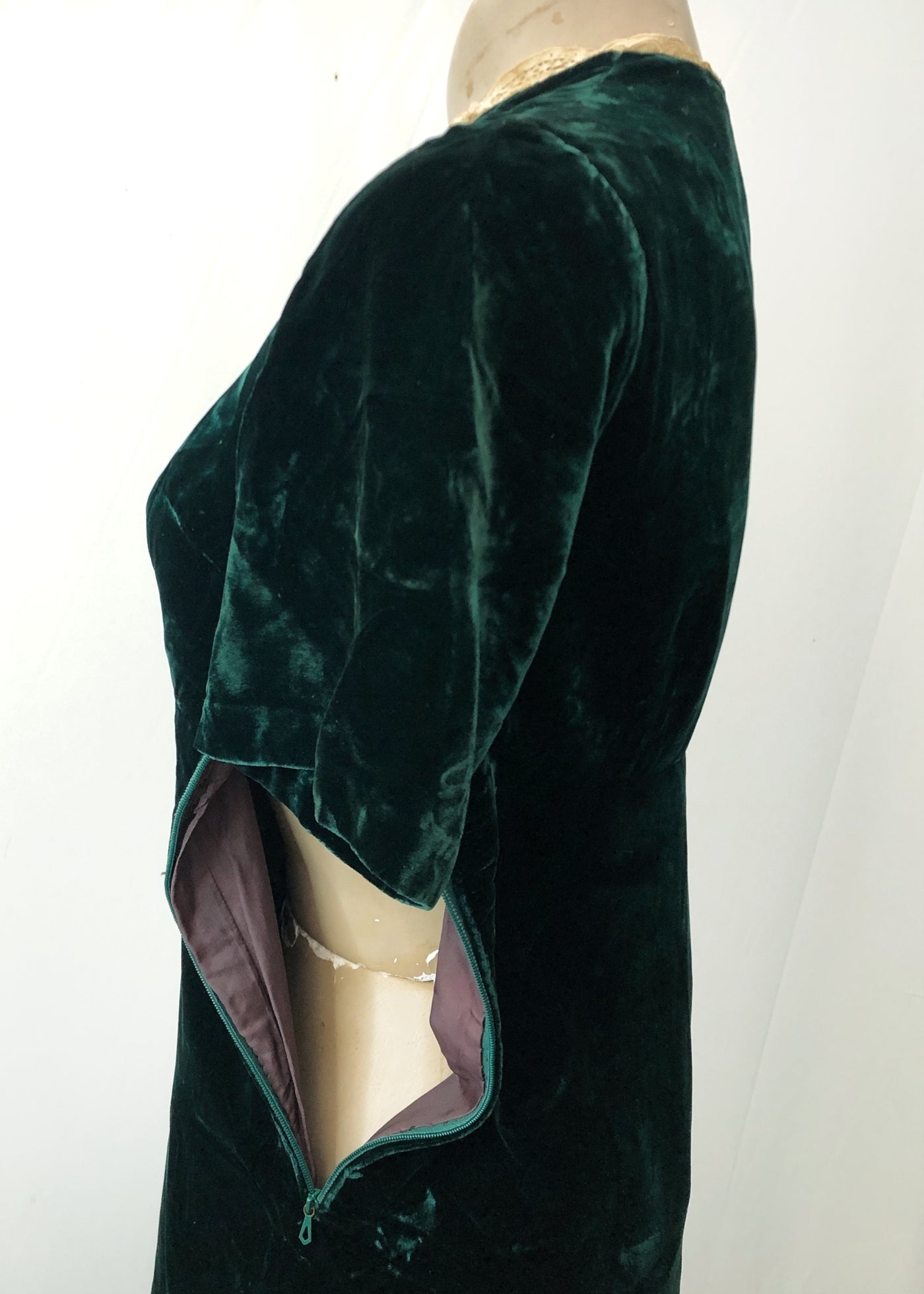 Vintage 60s Emerald Green Silk Velvet Mod Mini Dress • 8/10