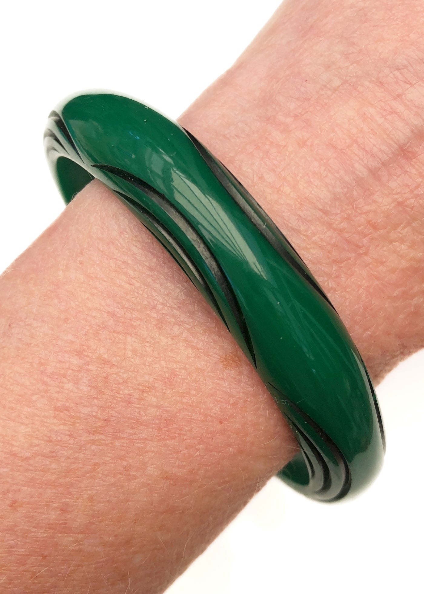 Vintage 30s Art Deco Green Carved Celluloid Bangle