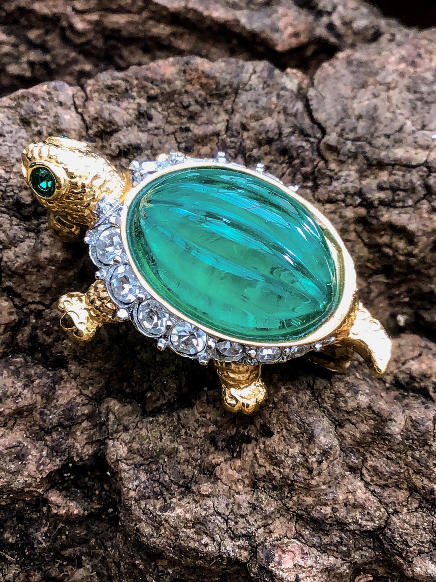 Vintage Emerald Green Glass Tortoise Brooch