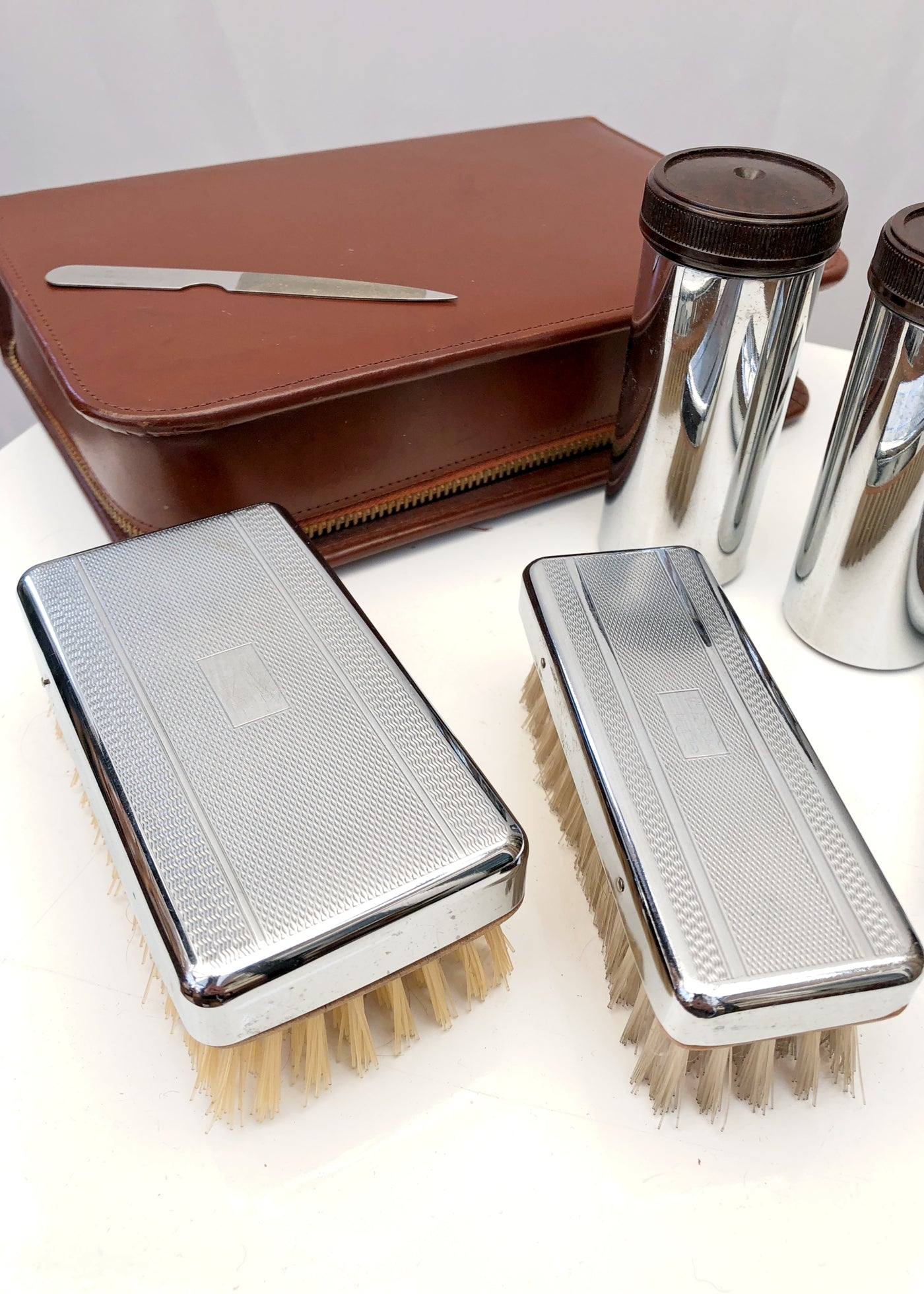 Men's Vintage 50s 5 Piece Travel Grooming Kit • Brown Leather