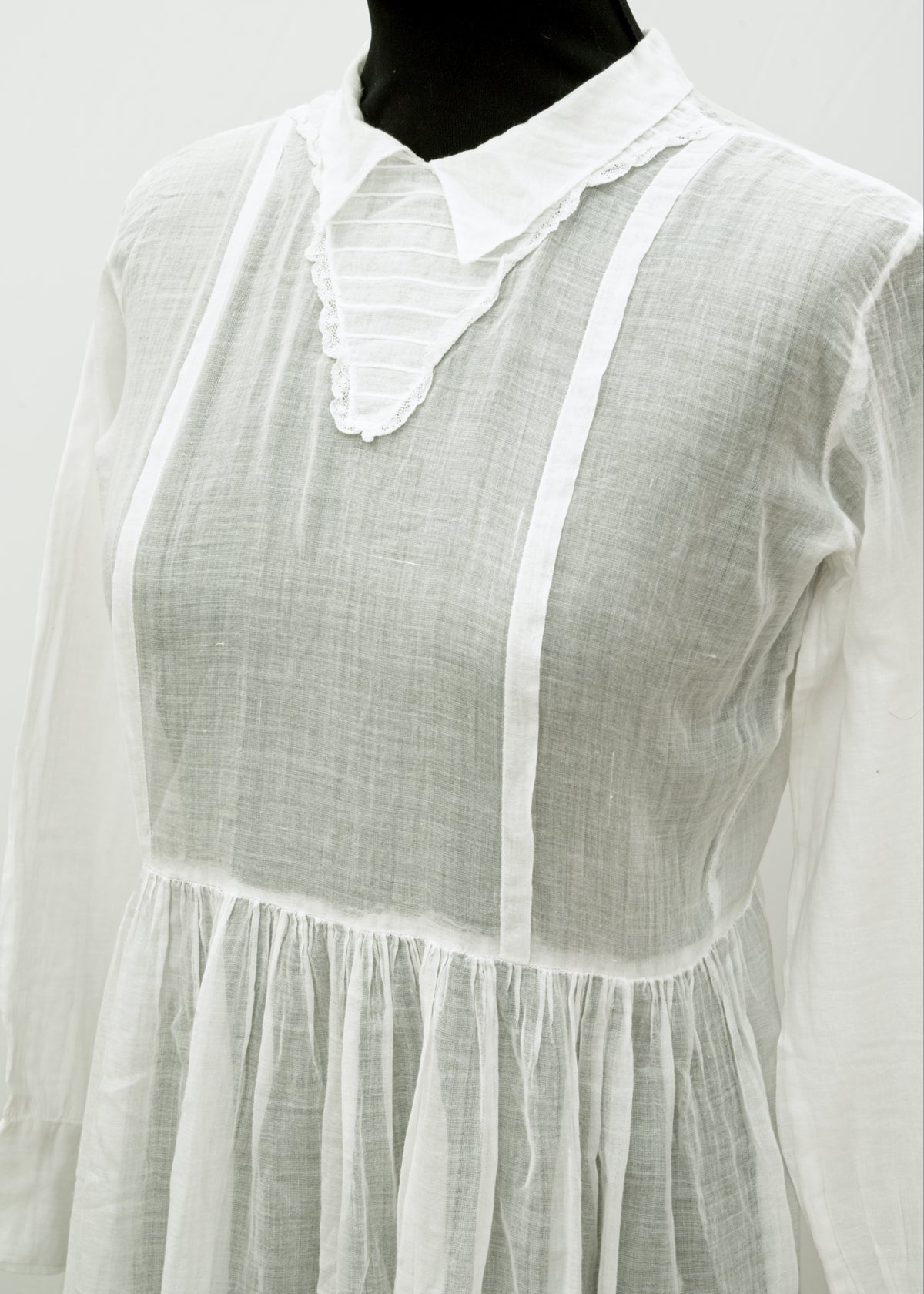Antique Edwardian White Gauze Muslin Lawn Dress