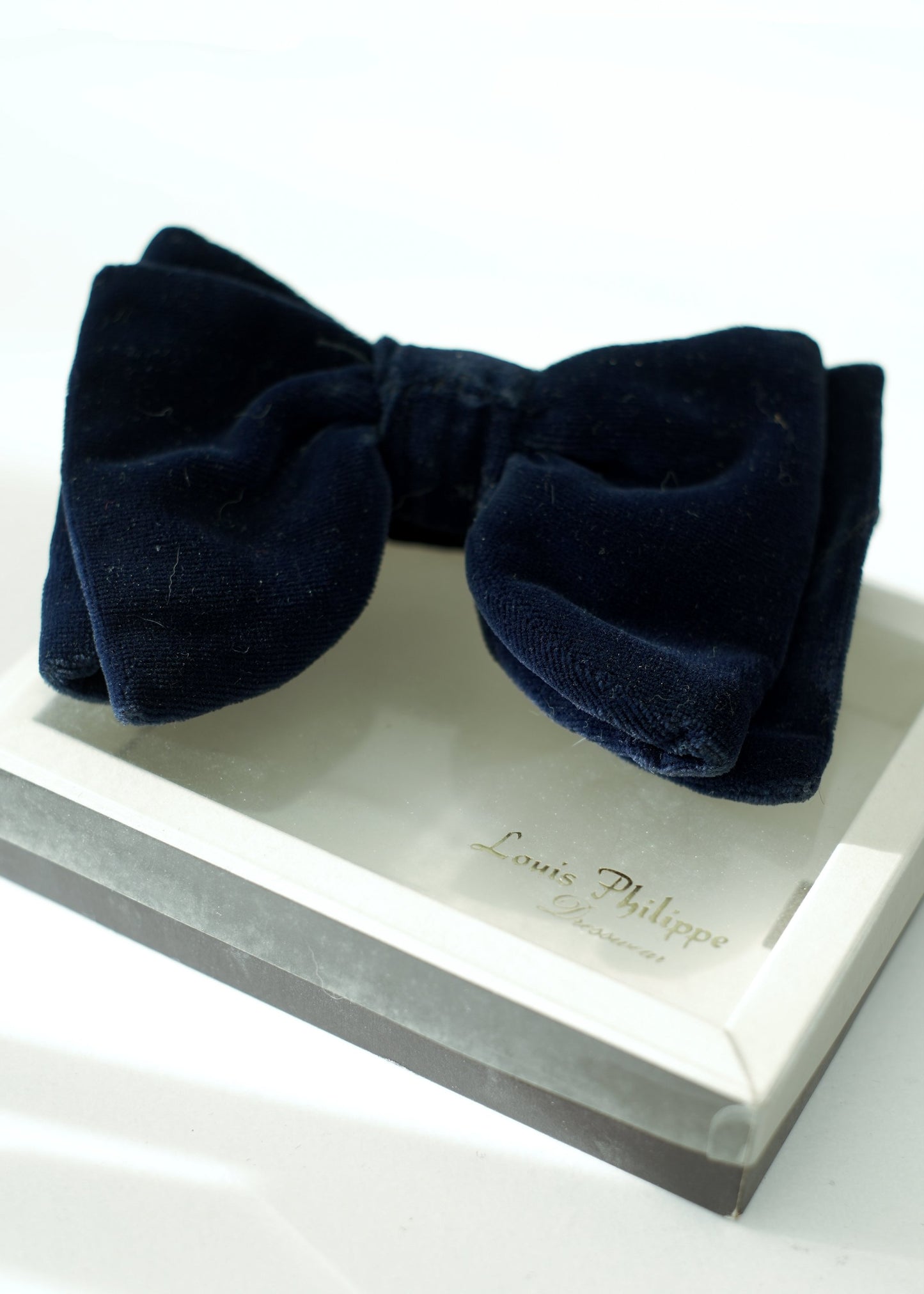 vintage 70s blue velvet bowtie by louis phillipe dresswear