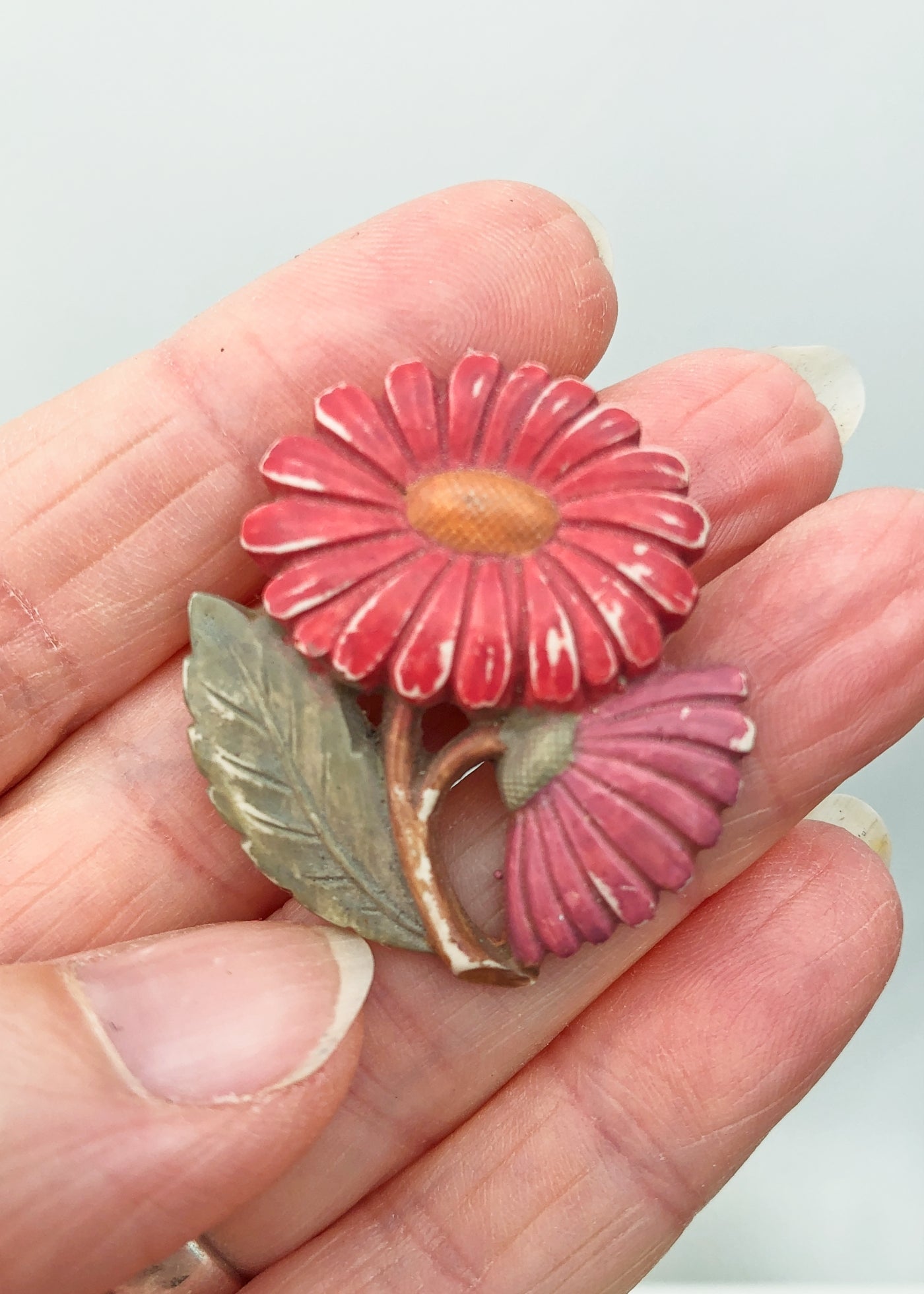Vintage 40s Celluloid Pink Daisy Flower Brooch Pin