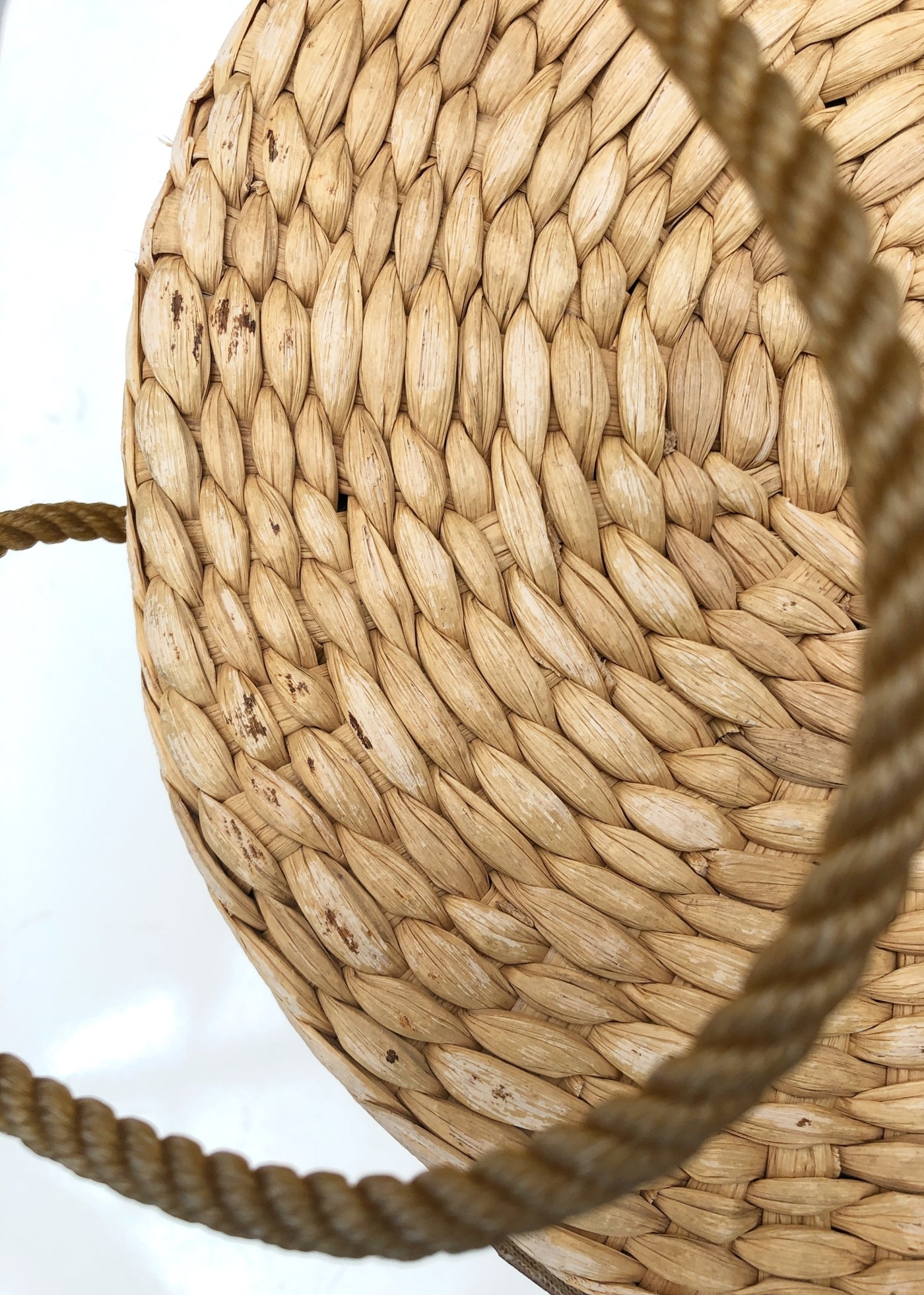 Vintage 60s Raffia Round Basket Bag • Straw