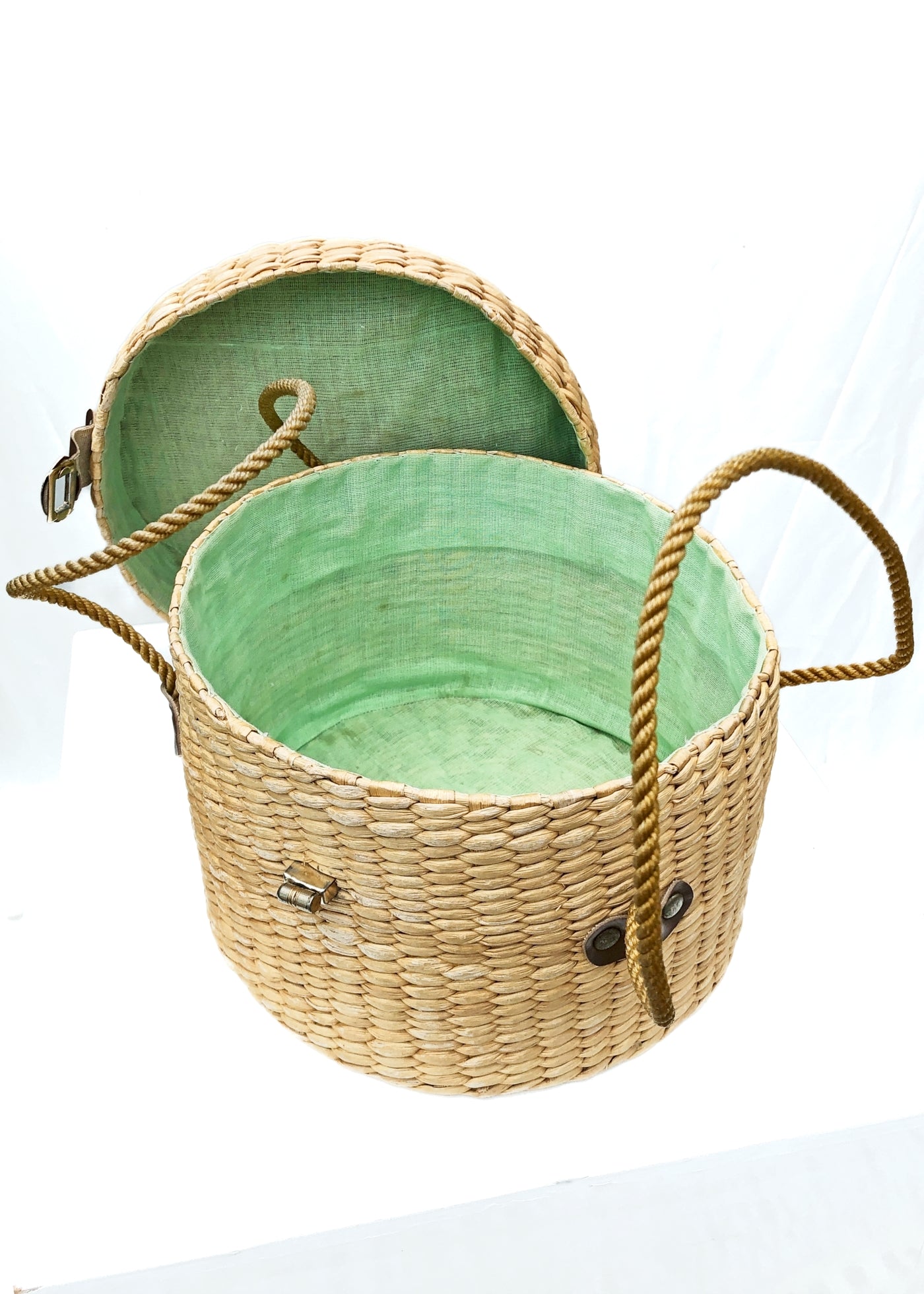 Vintage 60s Raffia Round Basket Bag • Straw