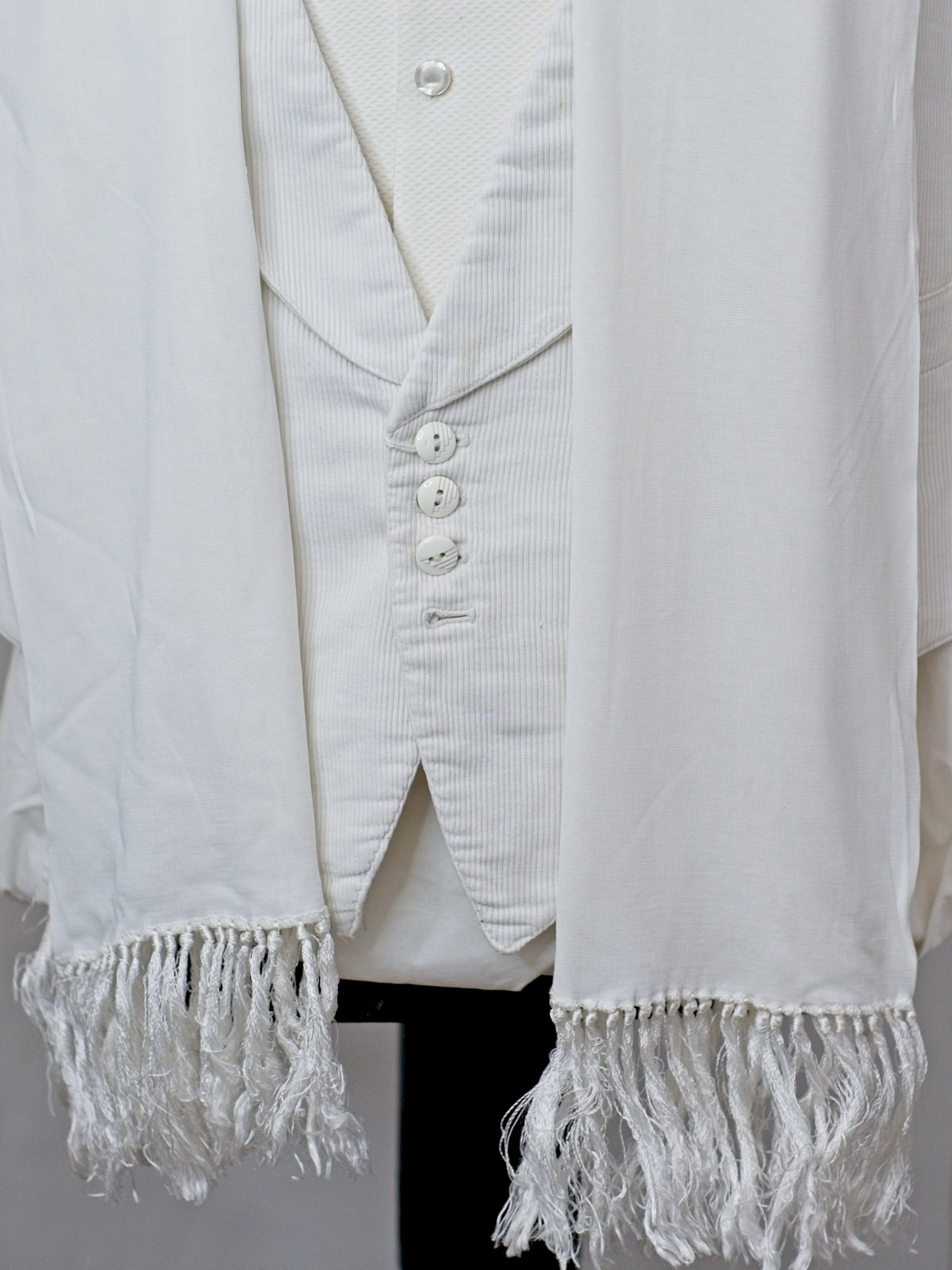 Men's Vintage 1960s White Rayon Knit Evening Scarf • White Fringe