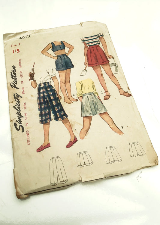 1940s Vintage Simplicity #2819 Dressmaking Pattern • Shorts & Pedal Pushers 23"