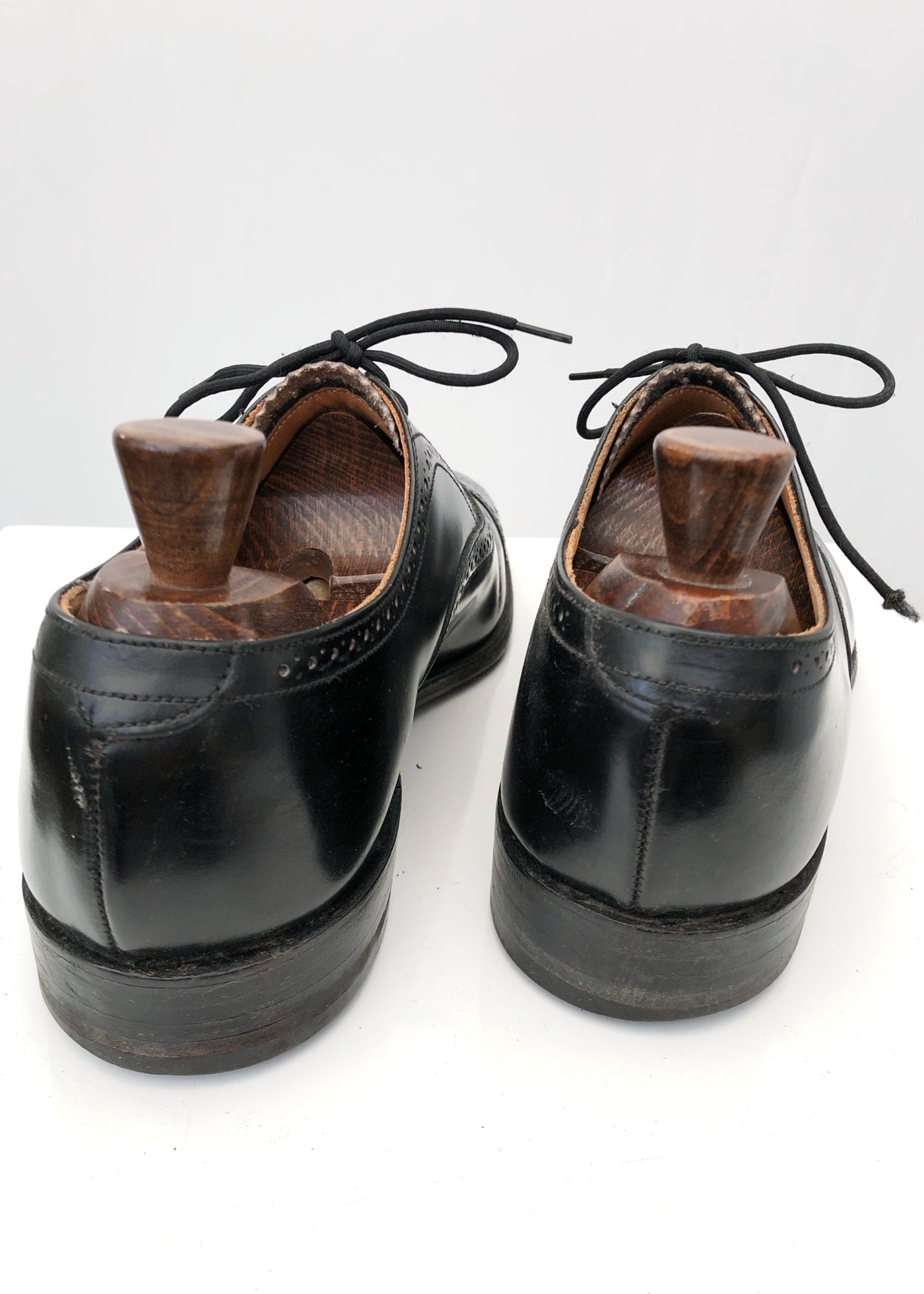 Men's Vintage Black Loake Brogue Shoes • Size UK 7