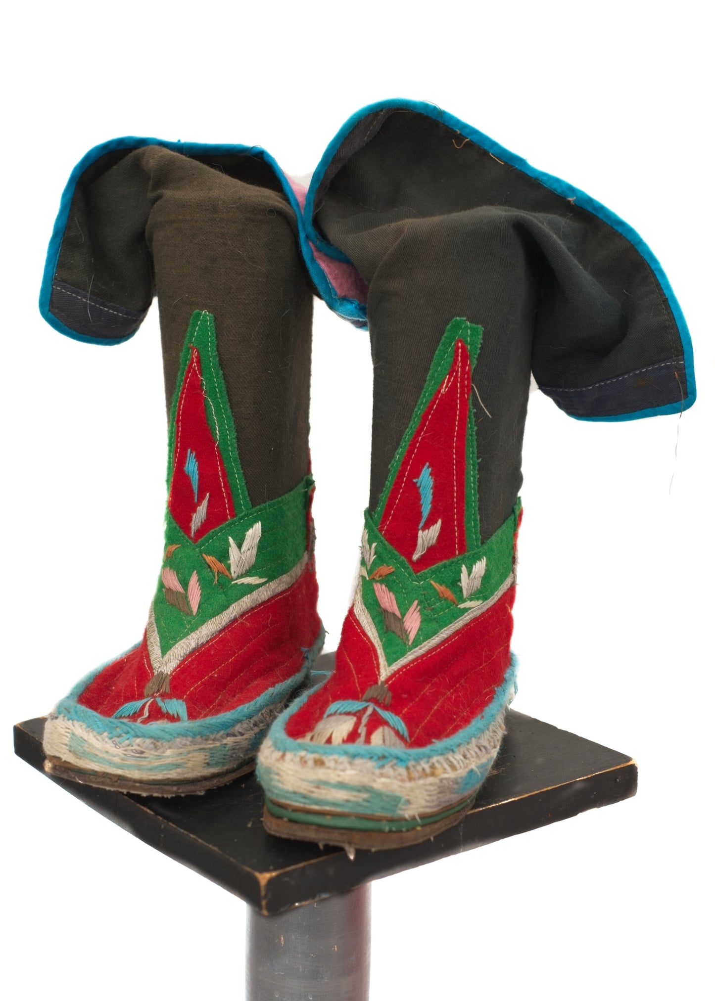 1970s Vintage Embroidered Tibetan Boots