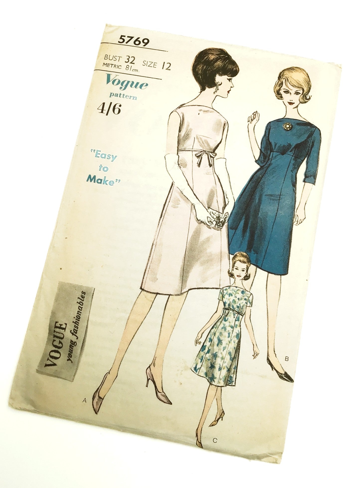 1960s Vintage Vogue Young Fashionables #5769 Dressmaking Pattern • Dress 32"