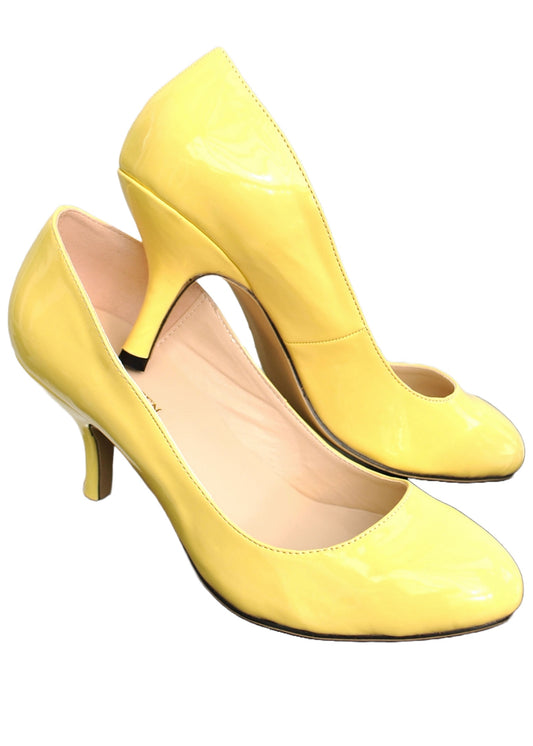 Retro Yellow Patent Shoes with Kitten Heels • Size 6