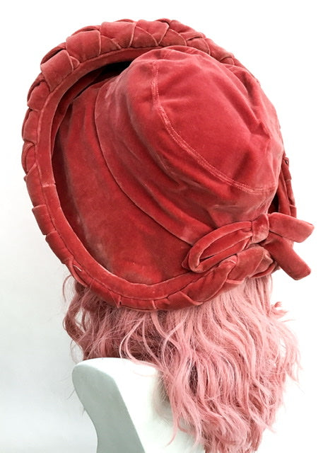 Stunning 1940s Vintage Coral Pink Velvet Vernier Halo Hat