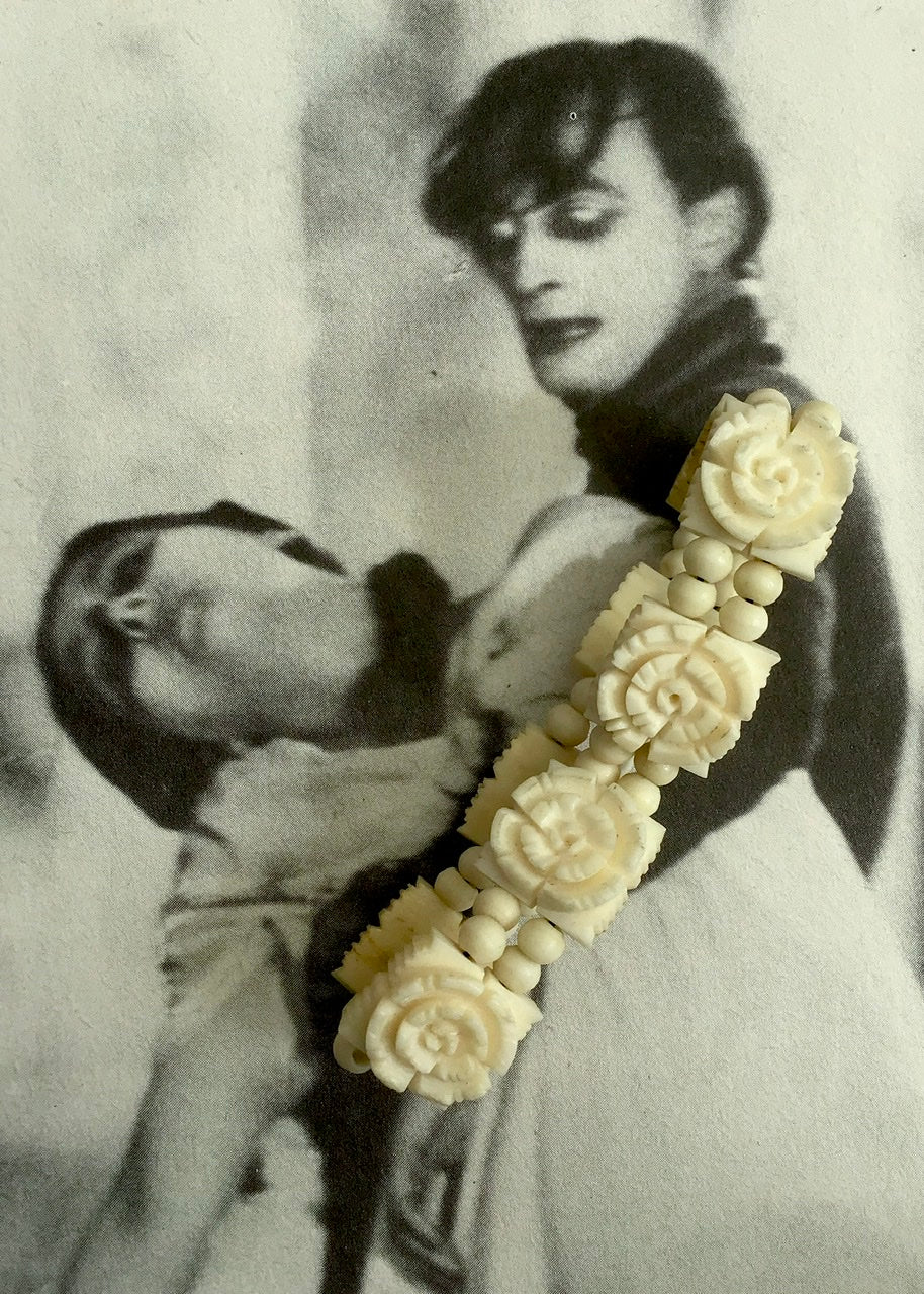 1930s Carved Bone Tiled Bead Elasticated Bracelet