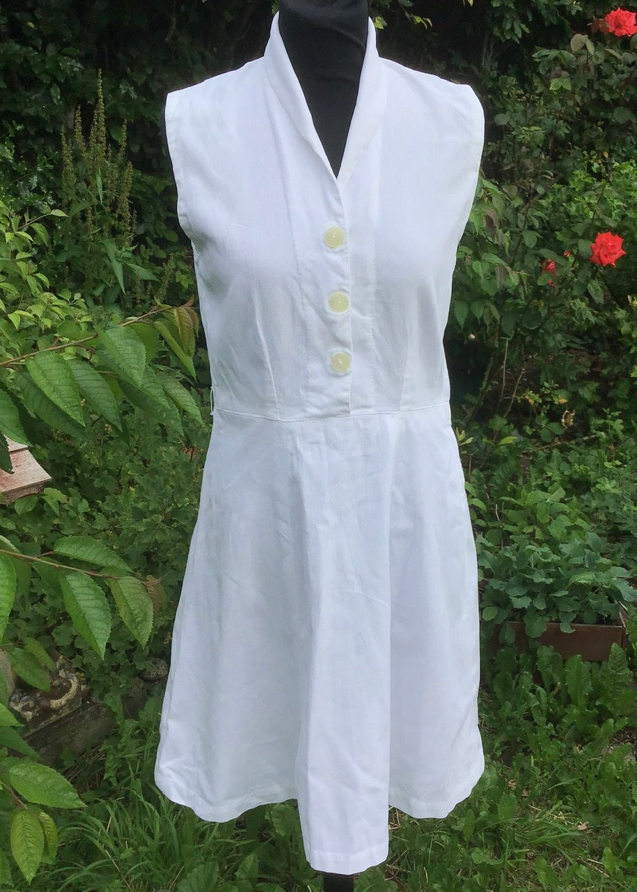 vintage 1930s tennis dress in ribbed pique fabric with mother of pearl buttons and a side metal zipper