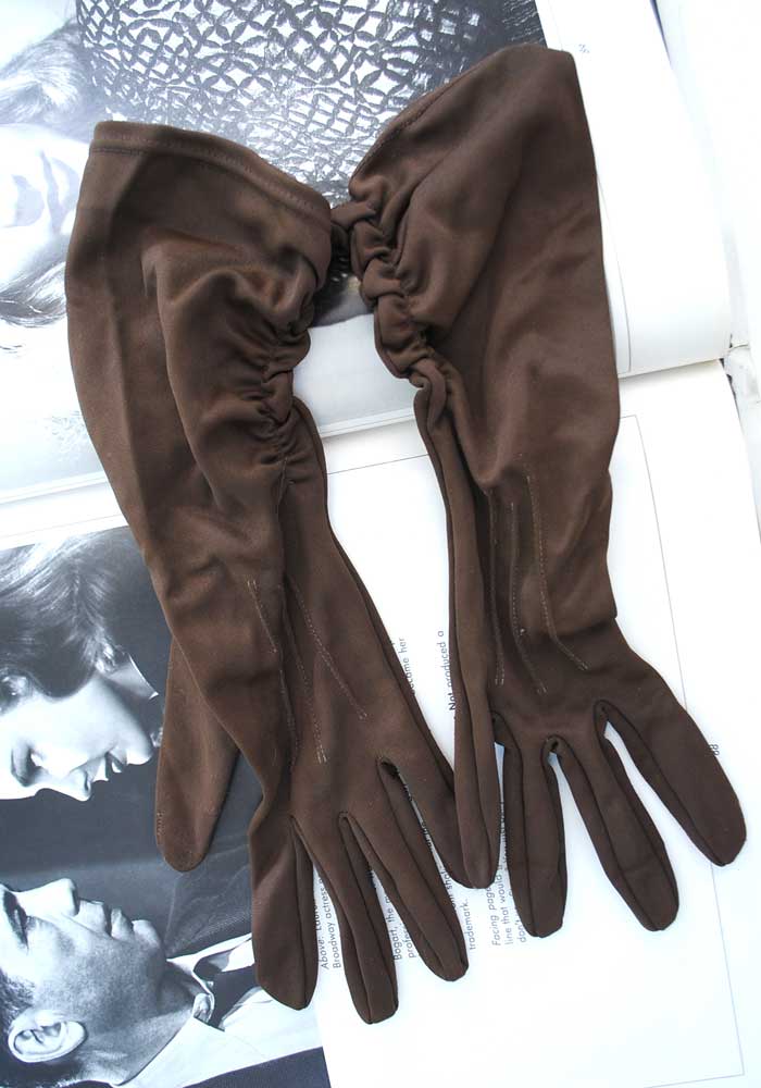 1950s Vintage Mid Length Brown Day Gloves • 3" Finger