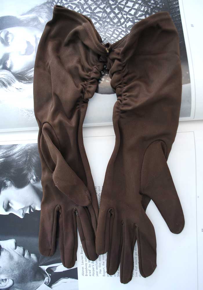 1950s Vintage Mid Length Brown Day Gloves • 3" Finger