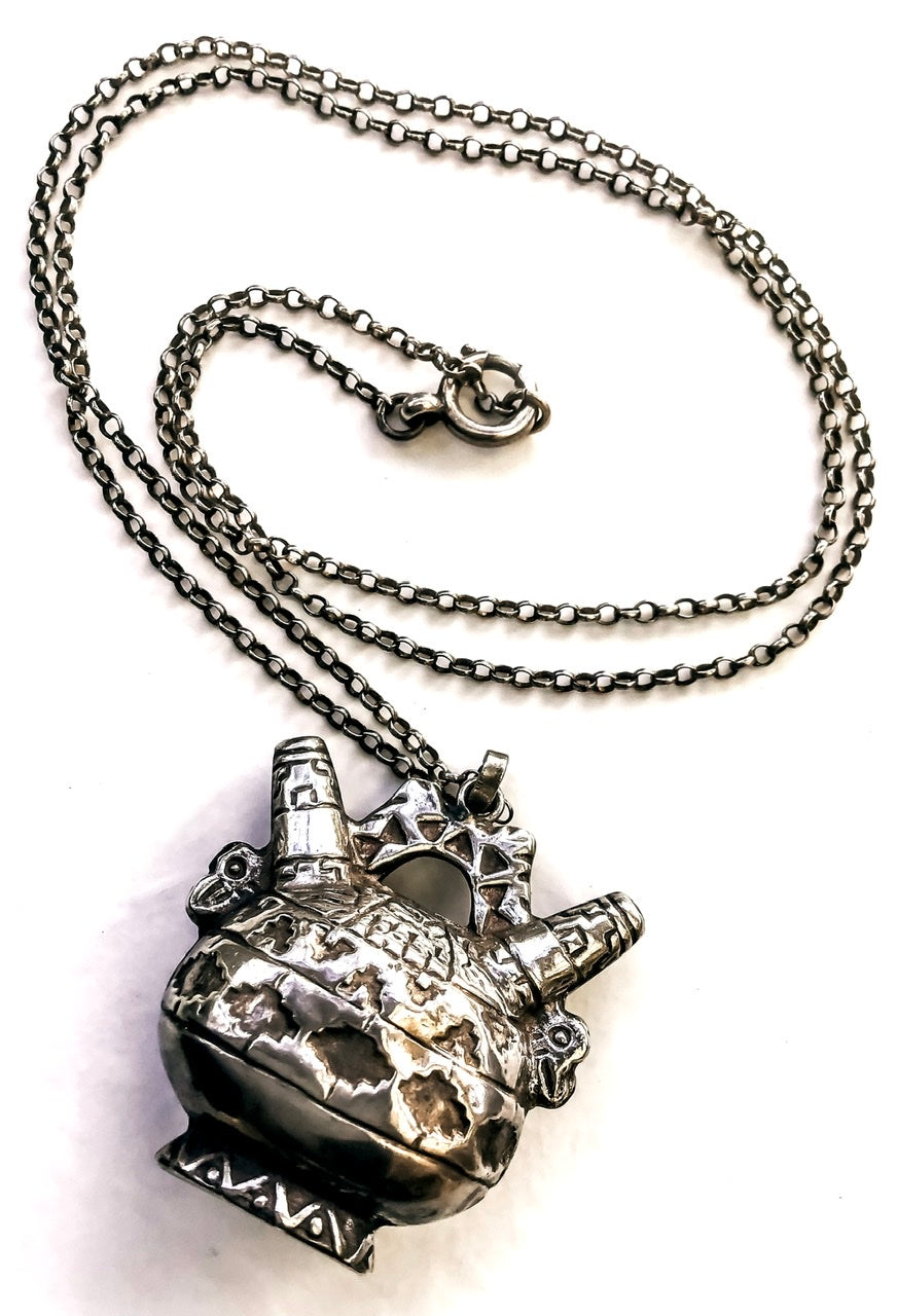 1970s Peruvian Silver necklace featuring a double spouted vessel pendant in the nasca pottery style.