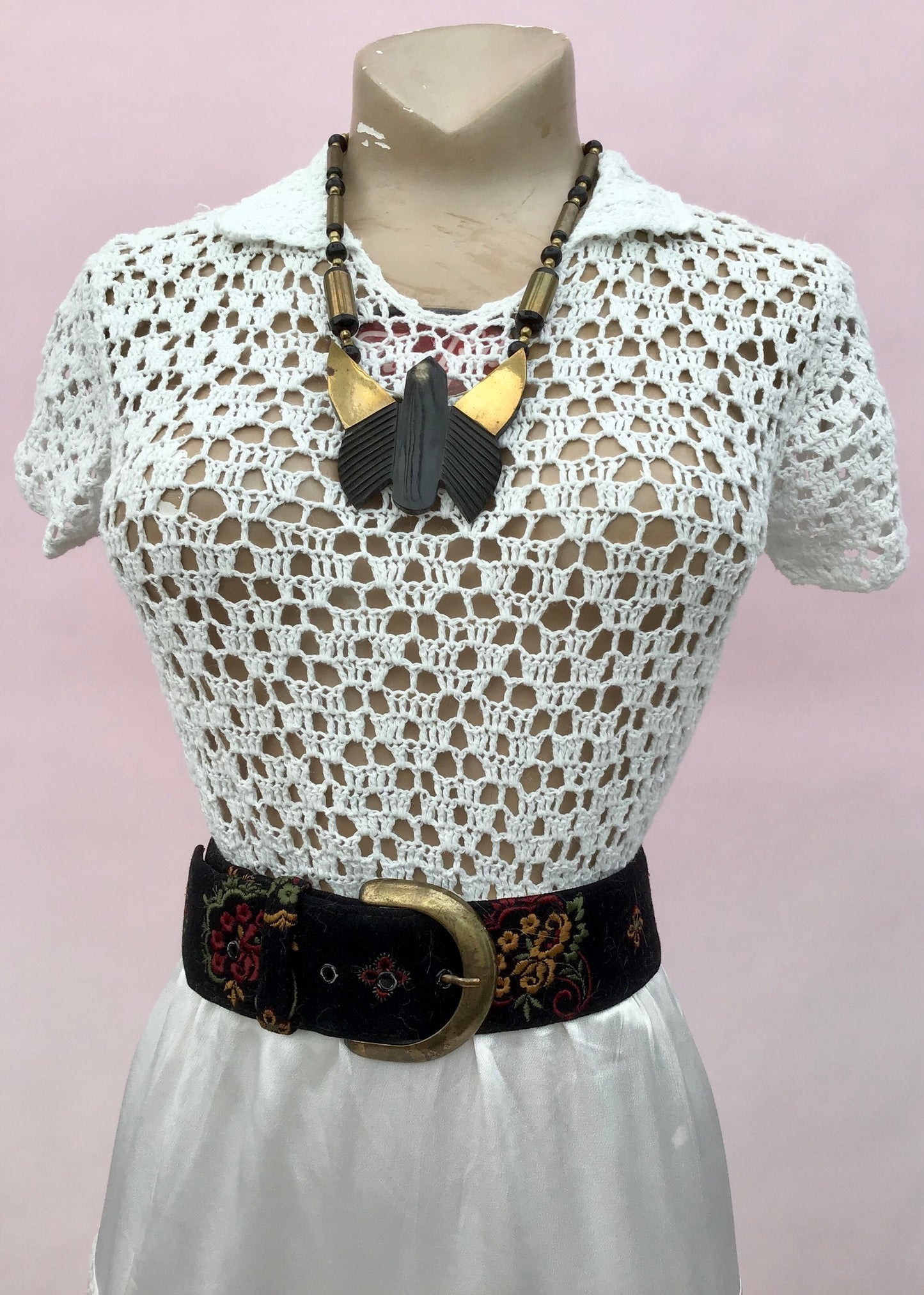 1970s Vintage White Crochet Short Sleeve Top