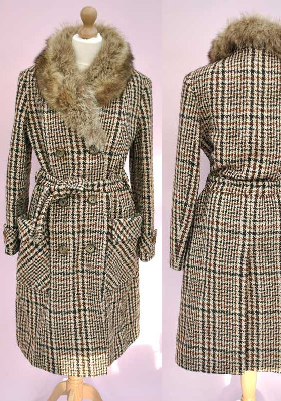 vintage 70s double breasted coat with fur collar