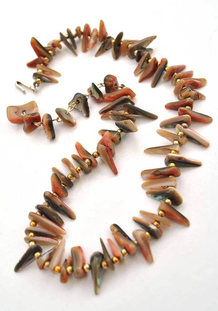 1970s Vintage Polished Shell Bead Necklace • Choker
