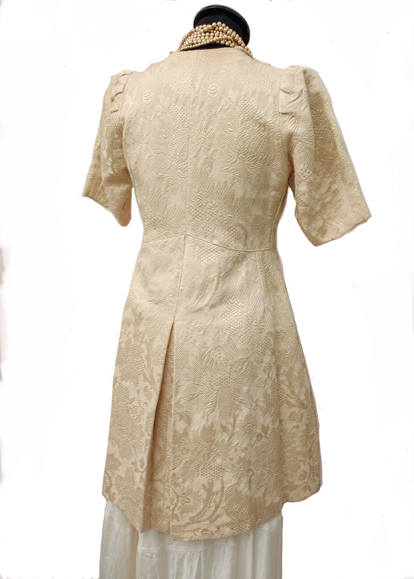 1910s Antique Edwardian Cream Silk Matelassé Brocade Drape Coat