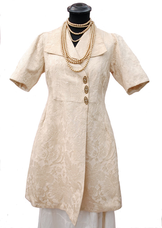 1910s Antique Edwardian Cream Silk Matelassé Brocade Drape Coat