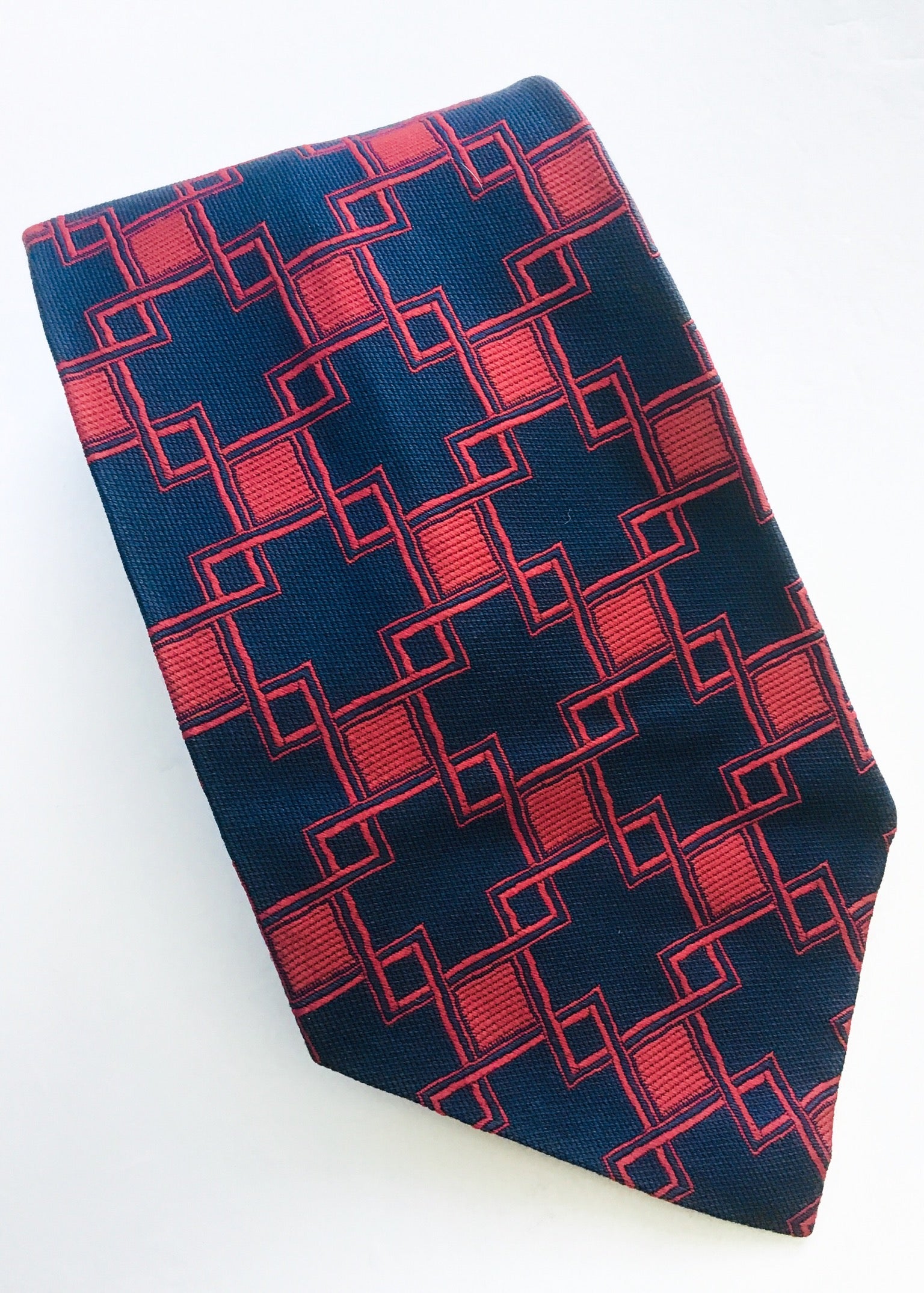 Vintage 70s kipper tie in red and blue cross pattern by don loper