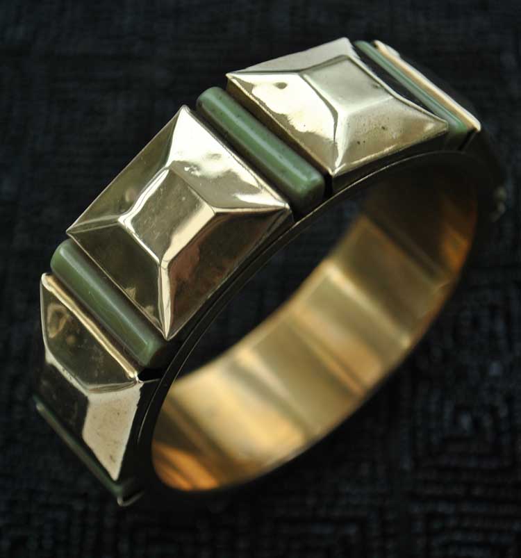 Vintage Deco Style Bangle in Brass and Green Plastic