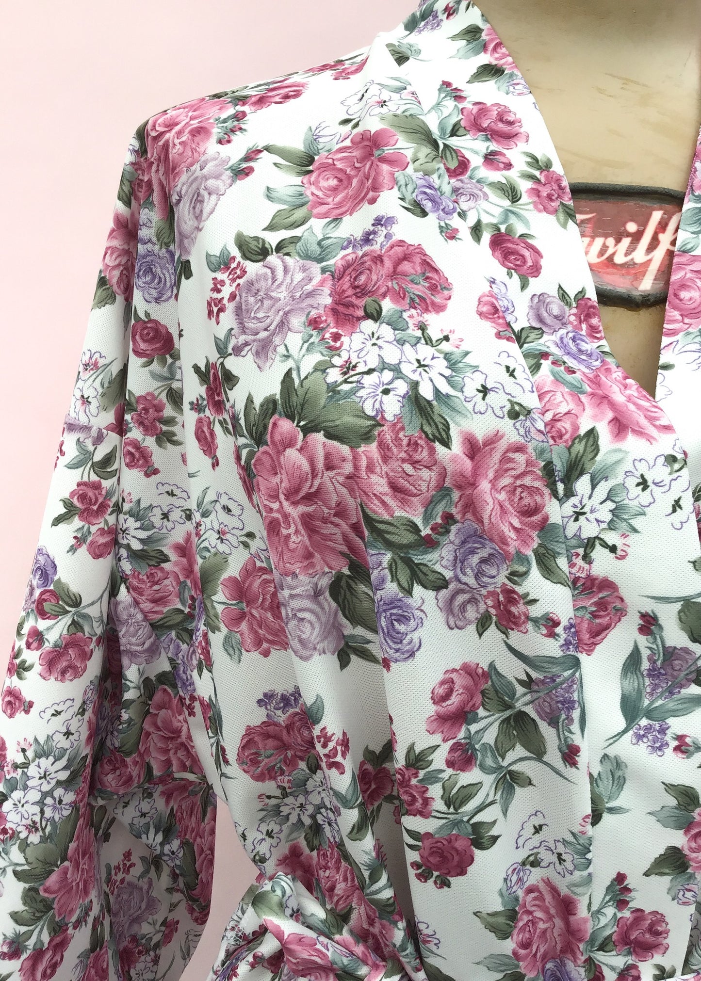 1960s Vintage Pink Floral Robe Housecoat • Dressing Gown