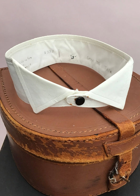 A Vintage Starched Wing Tip Detachable Collar | 15”