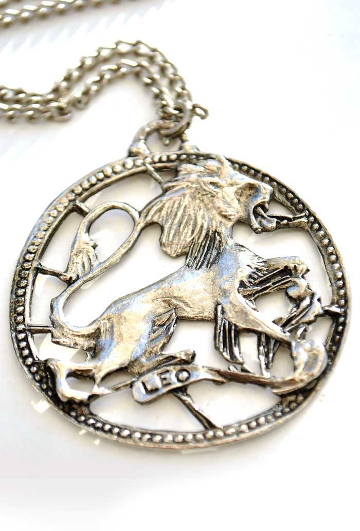1970s Vintage Leo the Lion Zodiac Pendant Necklace on a Chain