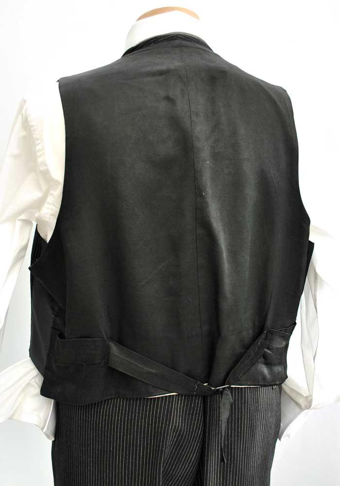 1950s Early 60s Men's Vintage Black Pinstripe 3 Piece Suit 44-45”L