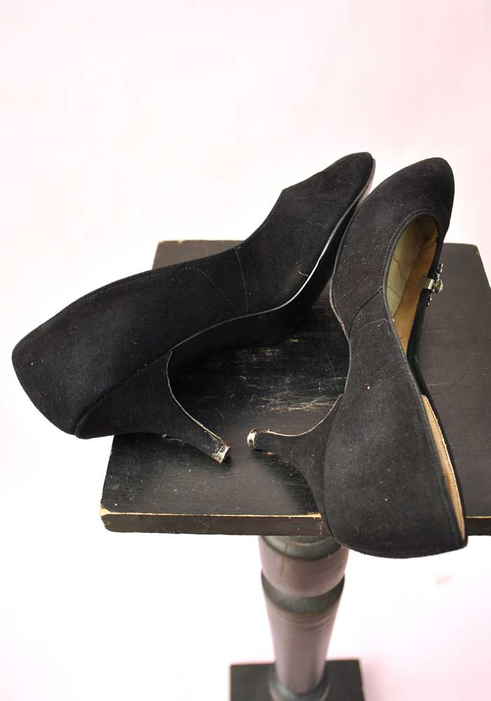 vtg black suede stiletto heel shoes