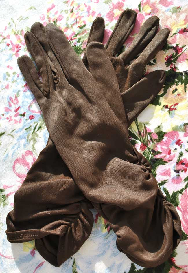 1960s Vintage Chocolate Brown Bracelet Length Gloves • Size 7