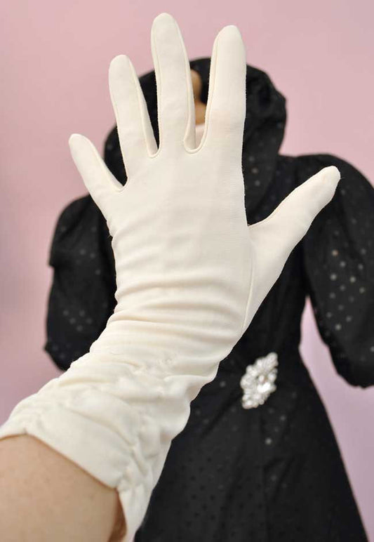 1960s Vintage Pale Cream Bracelet Length Ruched Gloves • 3" Finger