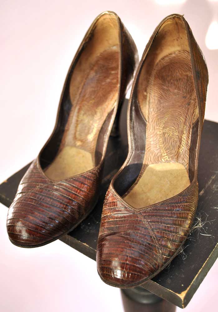 Vintage early 50s Reptile Skin Pumps Shoes • Size 7aaaa • Stilettos