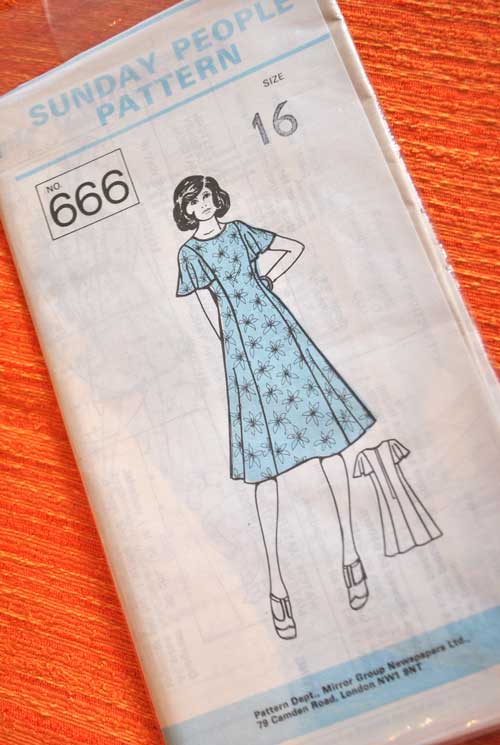 70s Sunday People Dress Pattern 666