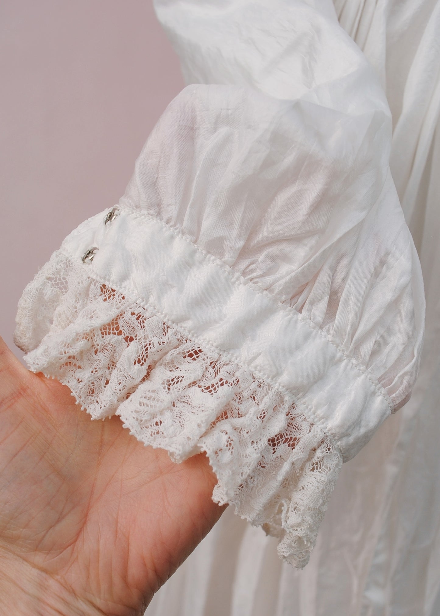 gorgeous white lace trim with popper fastening on the cuffs