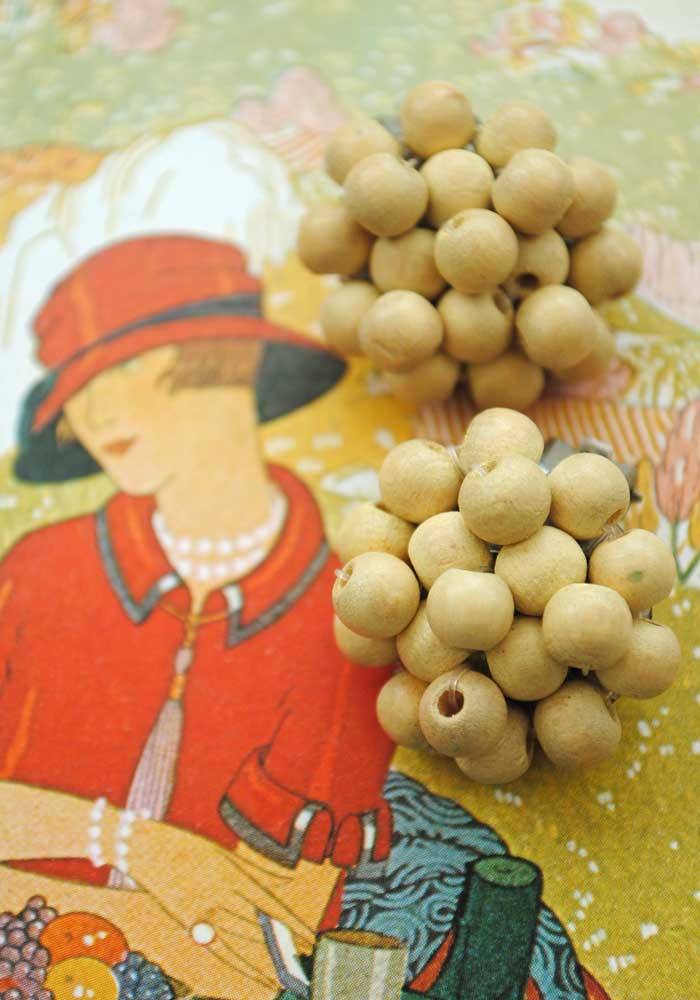 vintage 1940s miriam haskell era dyed wood bead earrings